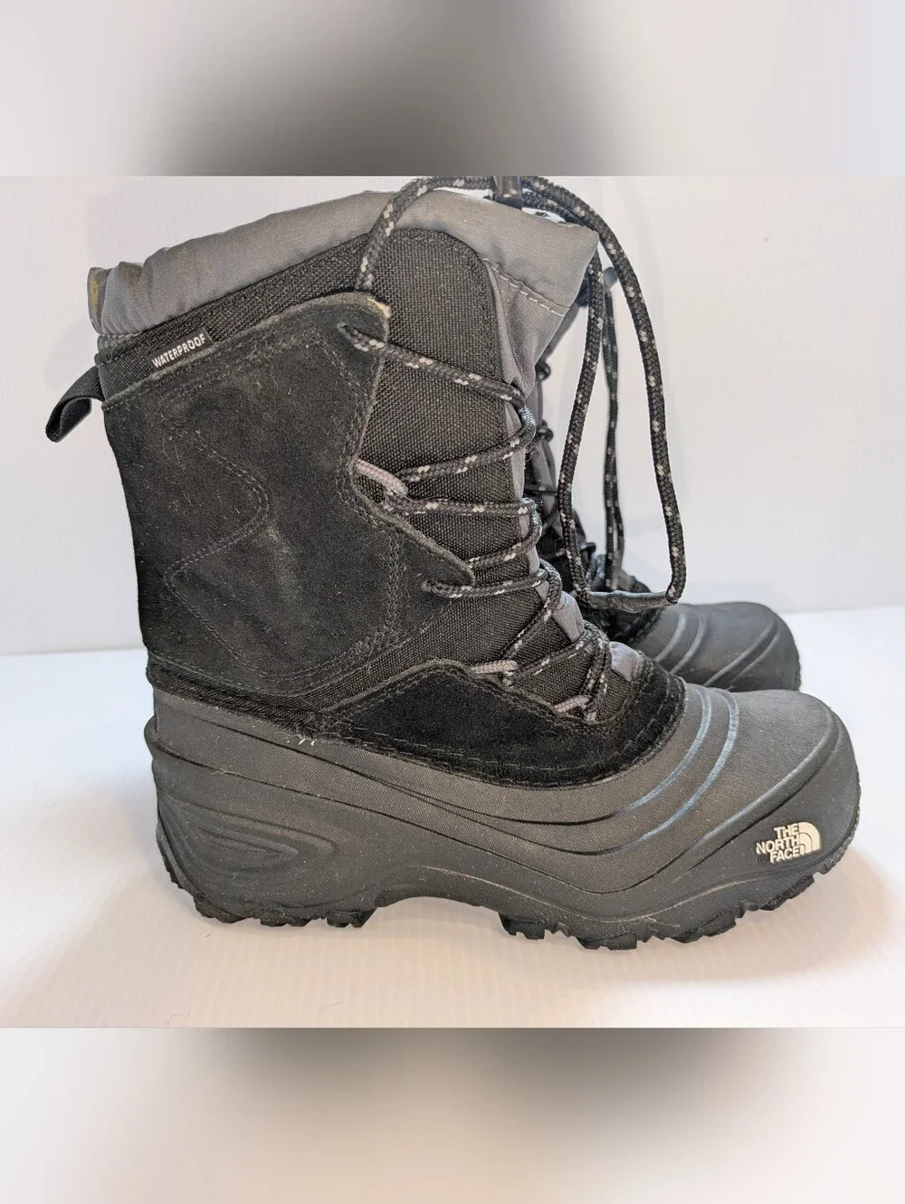 The North Face Waterproof Insulated Winter Snow Boots Youth 4/ women’s size 5.5